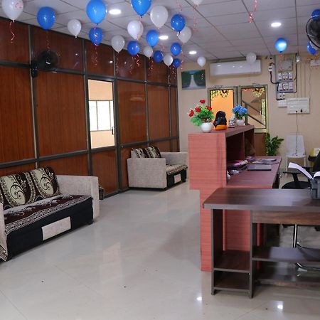 Hotel Diamond Ac Dormitory And Guest House Surat Exterior foto