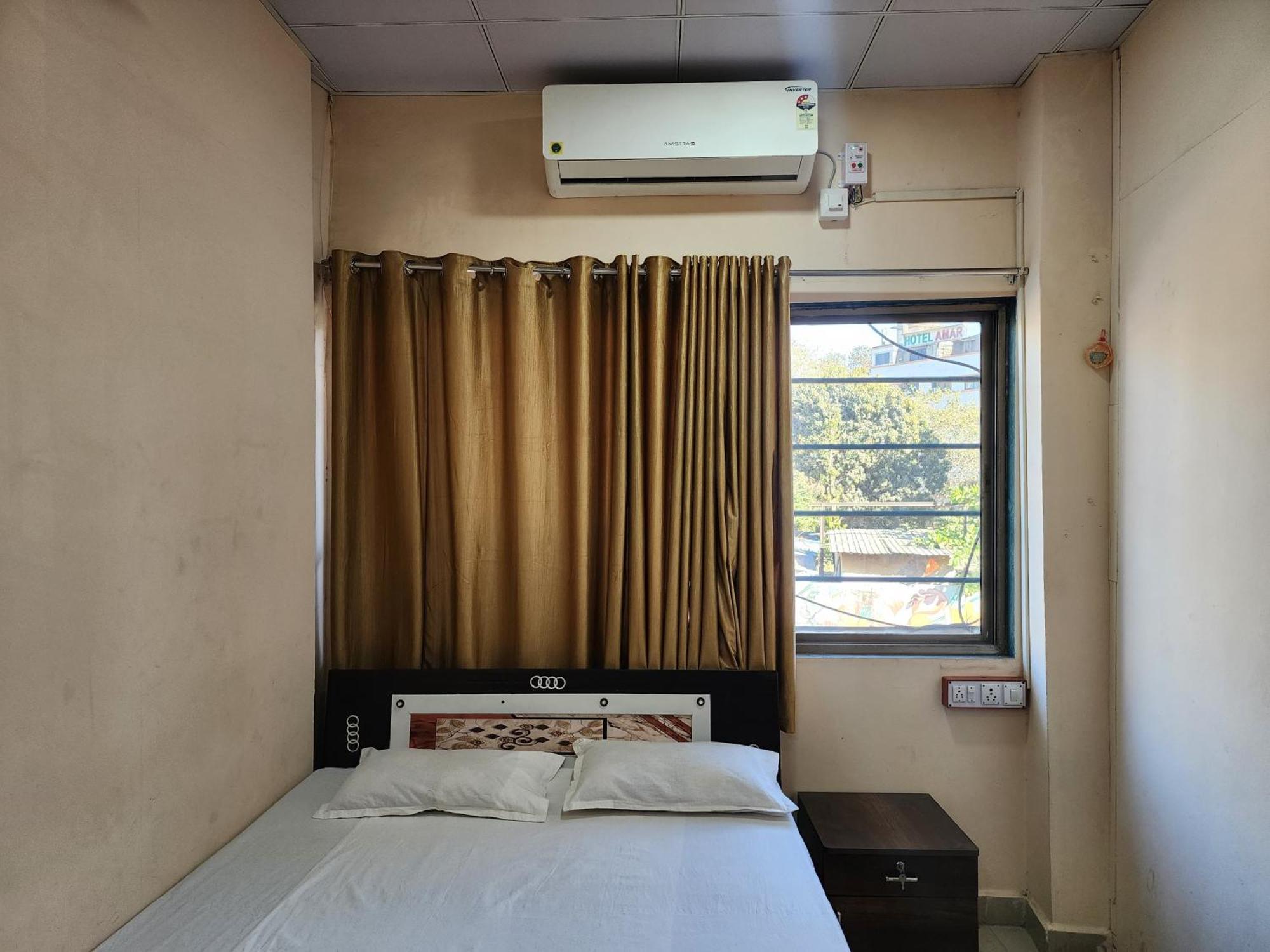Hotel Diamond Ac Dormitory And Guest House Surat Exterior foto