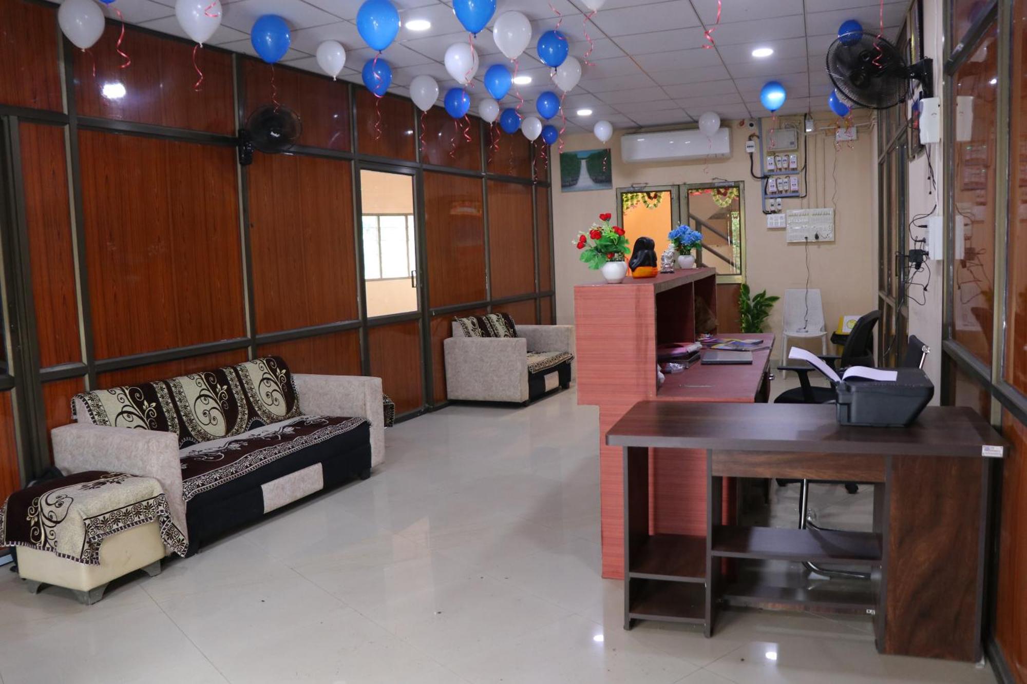Hotel Diamond Ac Dormitory And Guest House Surat Exterior foto
