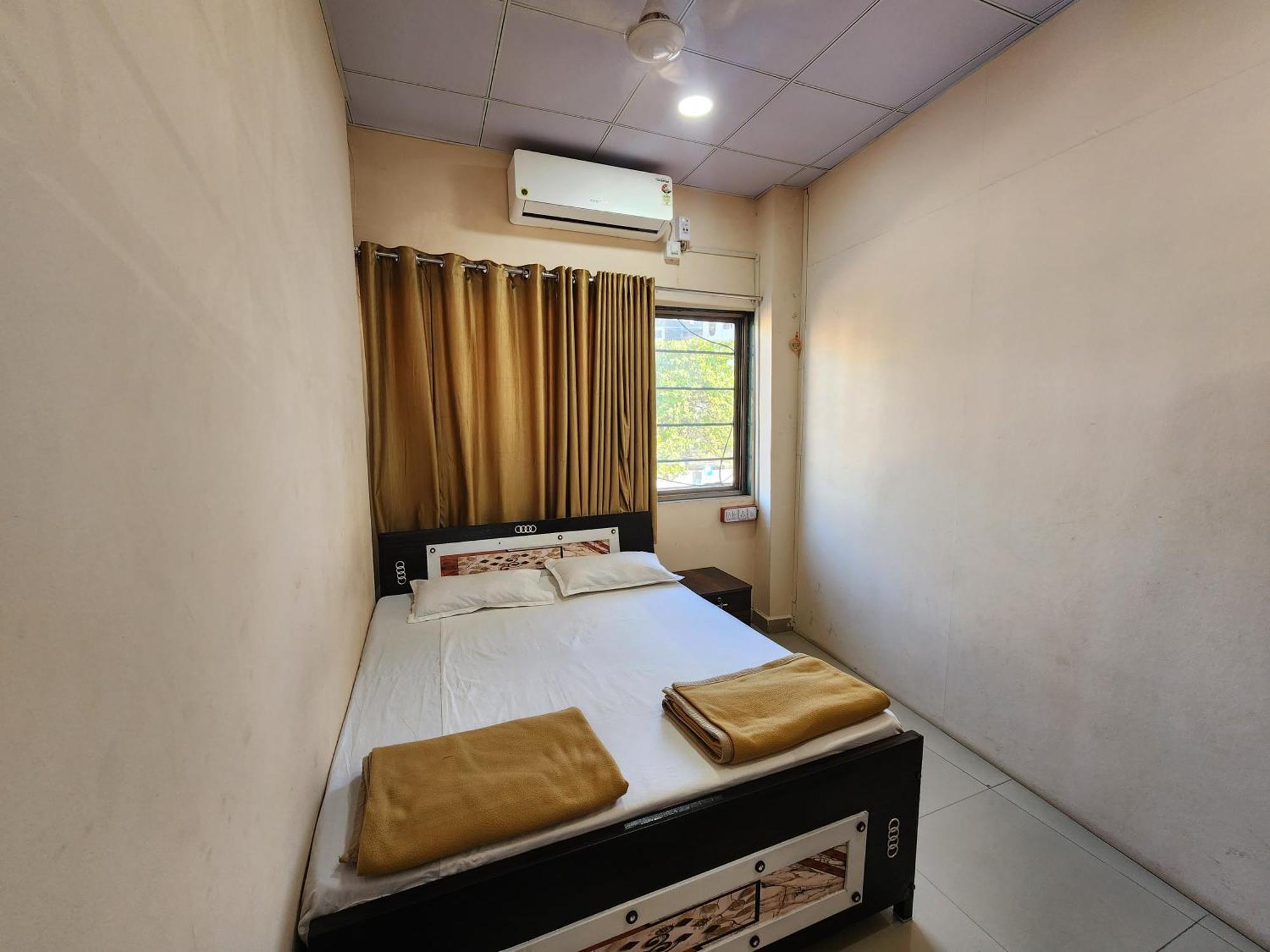 Hotel Diamond Ac Dormitory And Guest House Surat Exterior foto